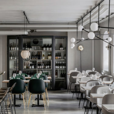 La cocina sostenible inspira la paleta de colores del restaurante Maannos.