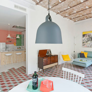 A spanish apartment where art nouveau and contemporaneity coexist.